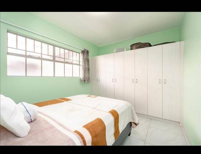 2 BEDROOM APARTMENT FOR SALE IN HOUGHTON ESTATE